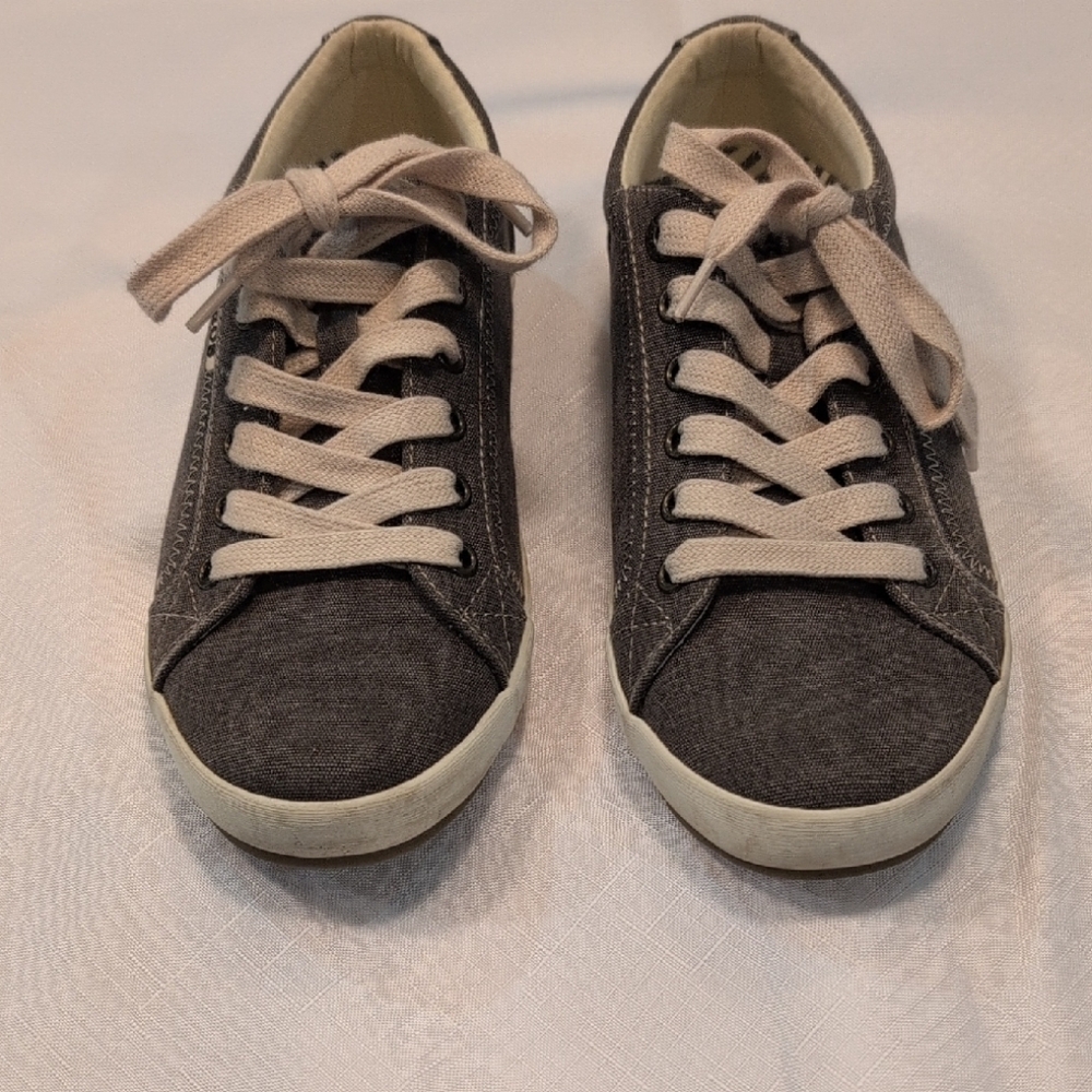 Taos Footwear Gray Sneakers Minimalist Canvas Design